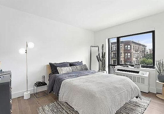 4th image of 325 Lafayette Ave APT 5J