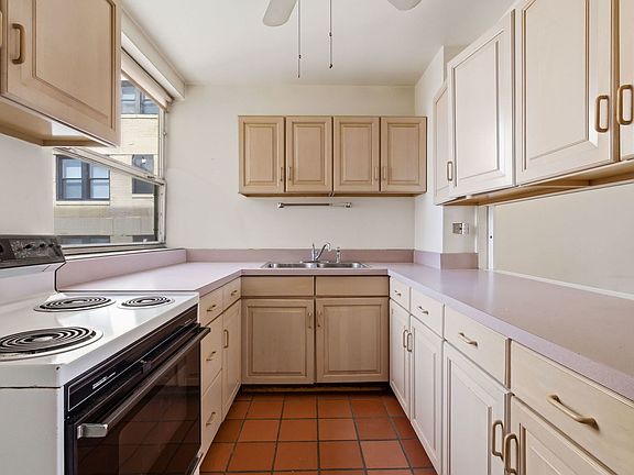 5th image of 5530 S Shore Dr APT 17A