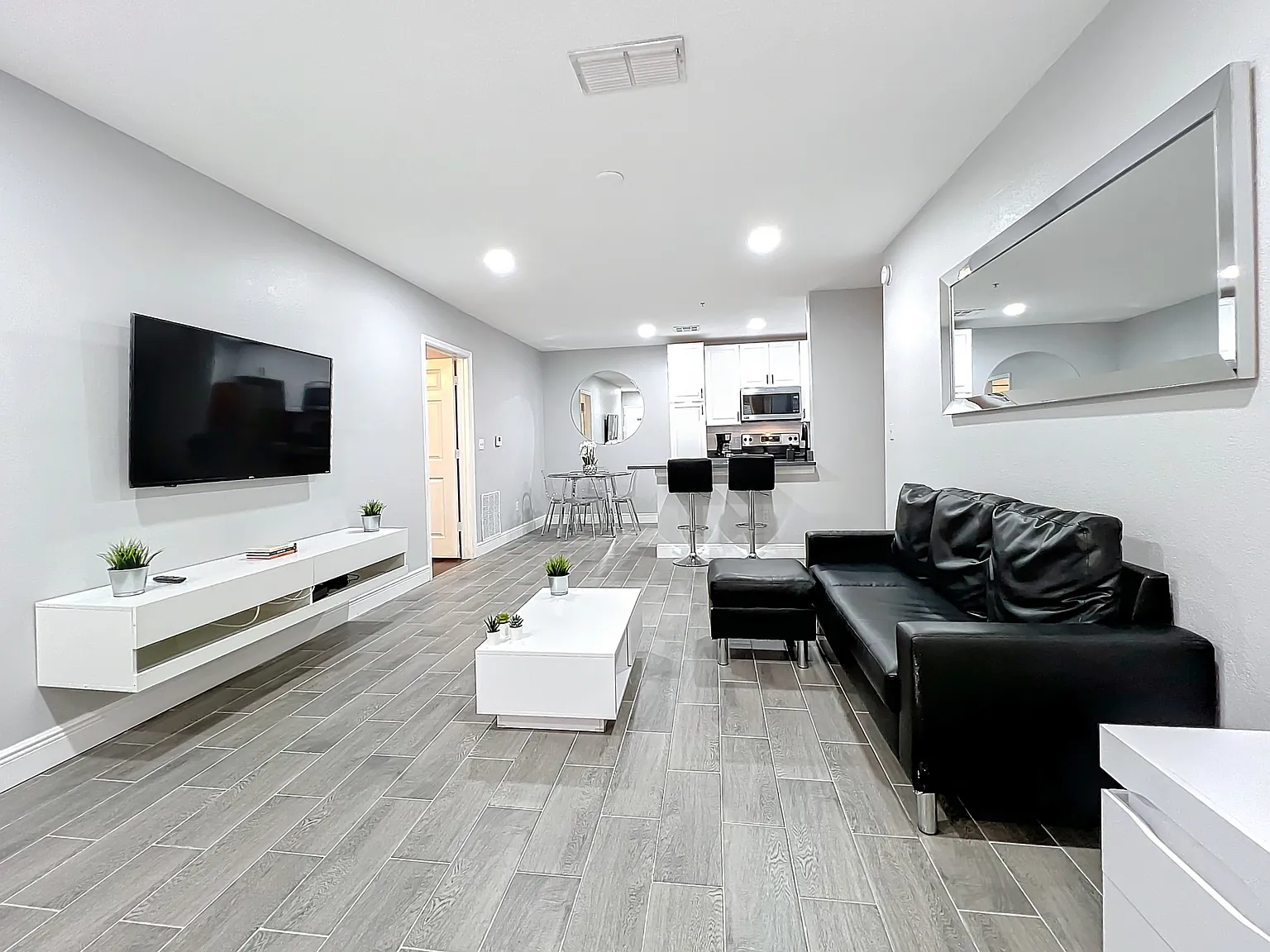 2 bed, 996 sqft, $3,000 — Photo 1