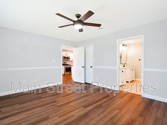 5th image of 323 Twisted Oak Dr