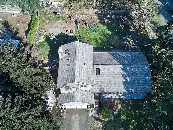 3rd image of 10417 190th Avenue Ct E