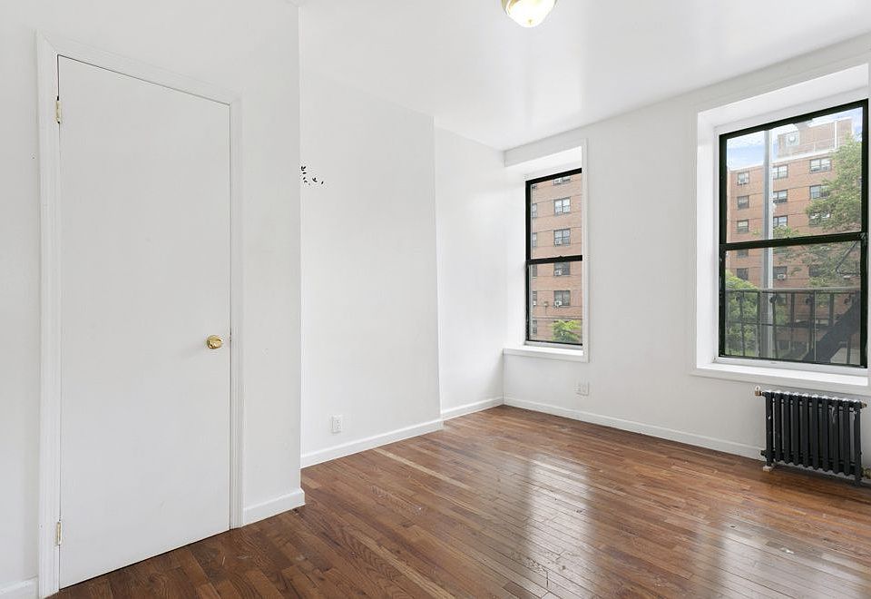 2nd image of 204 E 112th St APT 31