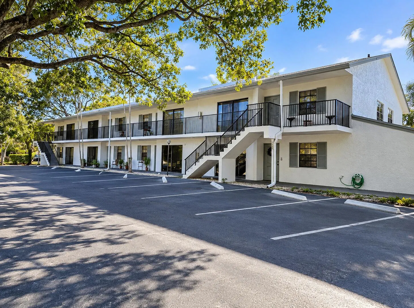 1 bed, 1.0 bath, 1100 sqft, $1,900 — Photo 1