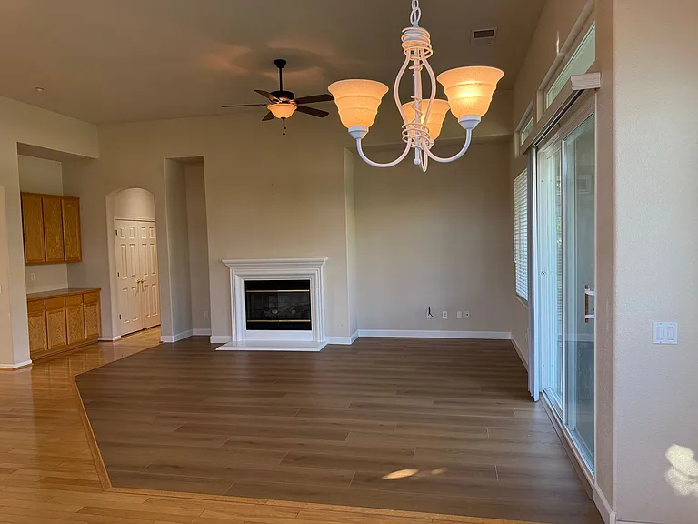 1587 Regent Dr — Photo 18