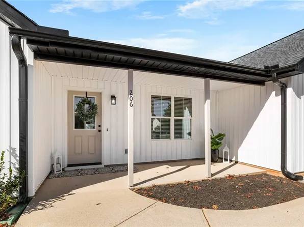 206 Dexter Bend Ct, Fountain Inn, SC 29644