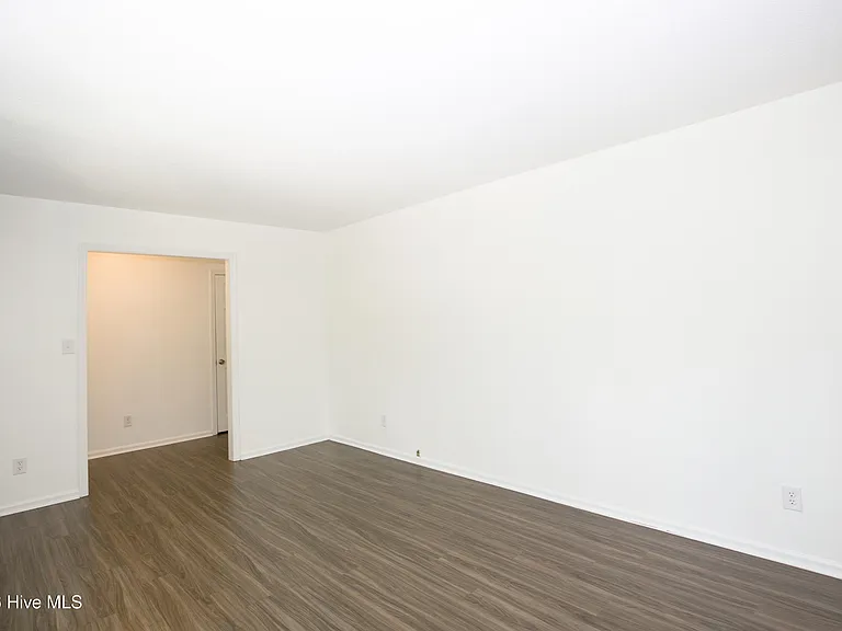 901 Glendale Dr — Photo 17