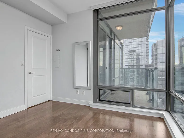 18 Yorkville Ave #2505 — Photo 34