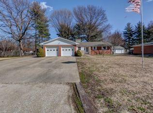 3142 Fair Oaks Dr, Decatur, IL 62526