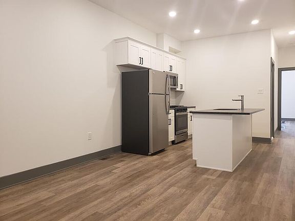 2nd image of 4840 Umbria St #1