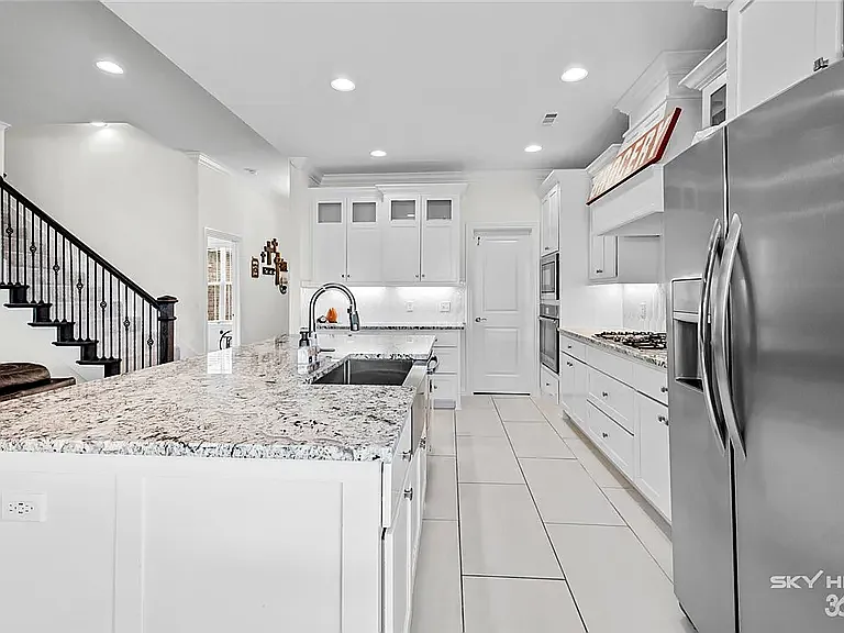 374 Tartaglia Ave — Photo 4