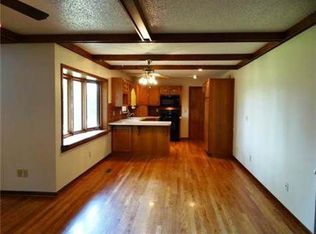 290 Chickasaw Ln, Lake Winnebago, MO 64034