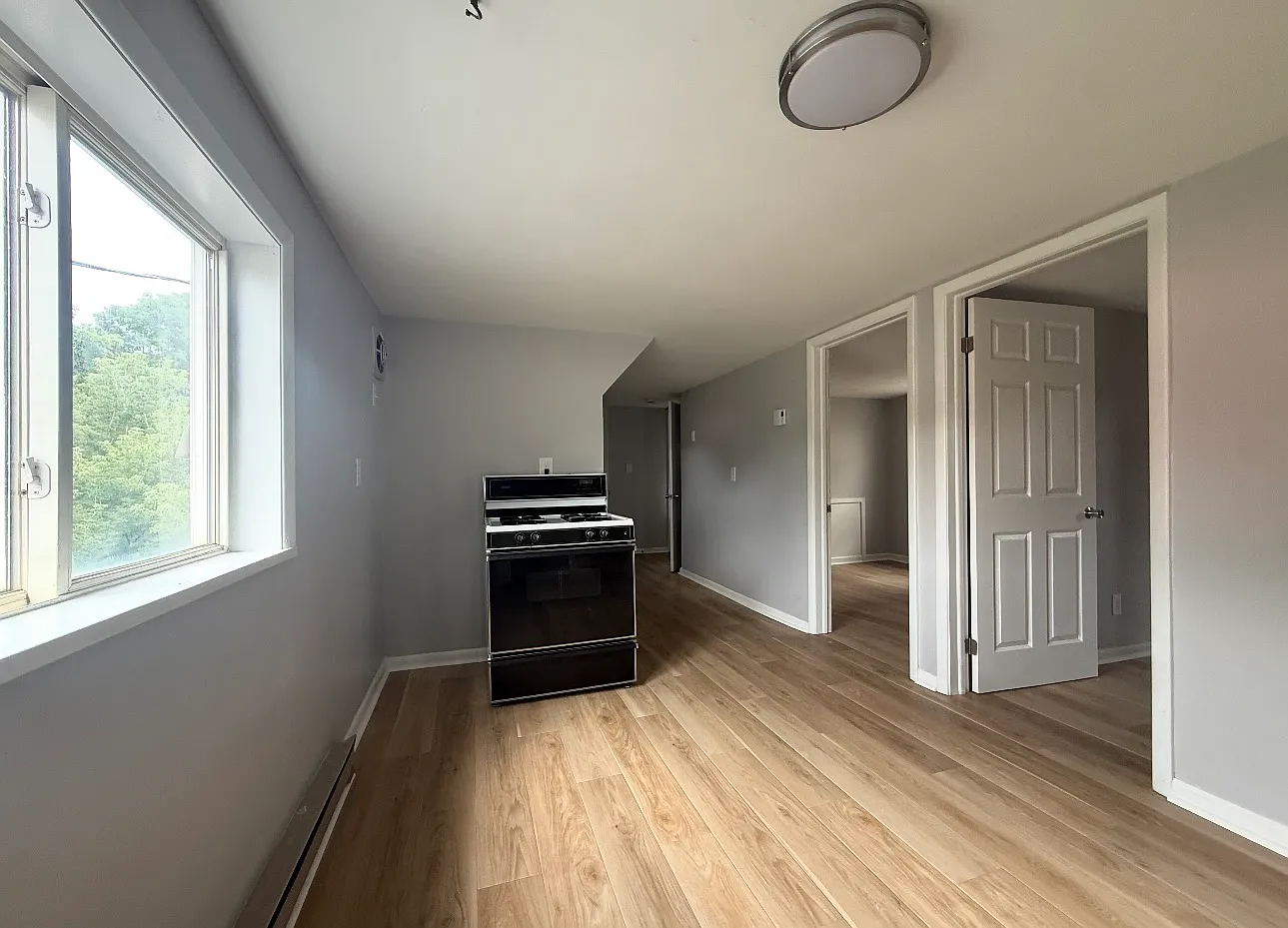 2 bed, 900 sqft, $1,100 — Photo 4
