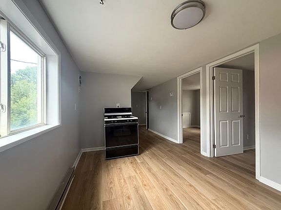 4th image of 8991 Reed Hill Rd #2