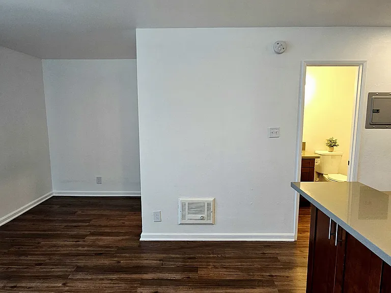 Windward Village Apartments — Photo 60