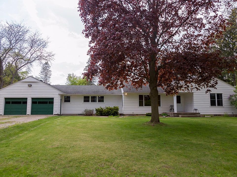1st image of 3385 Oak Dr