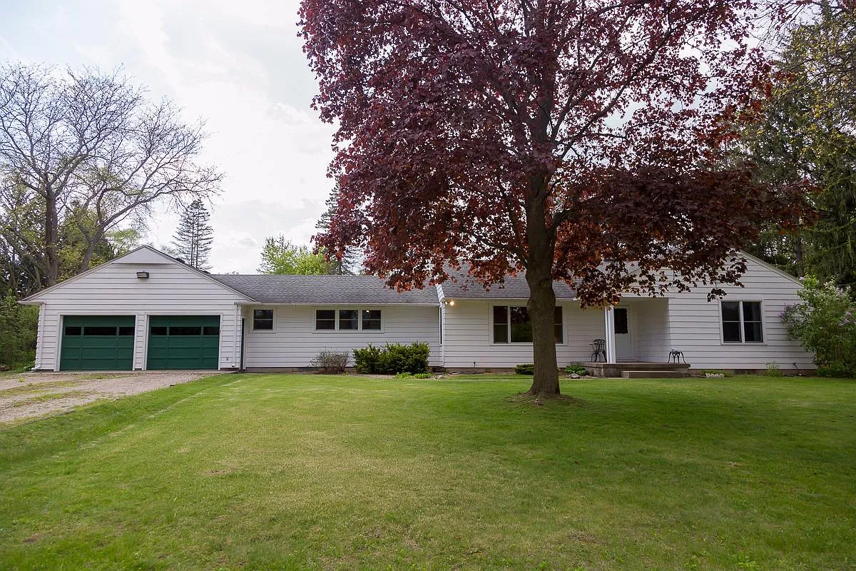 3385 Oak Dr photo 1