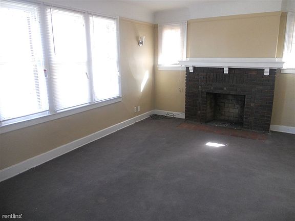 8529 Indiana living rm