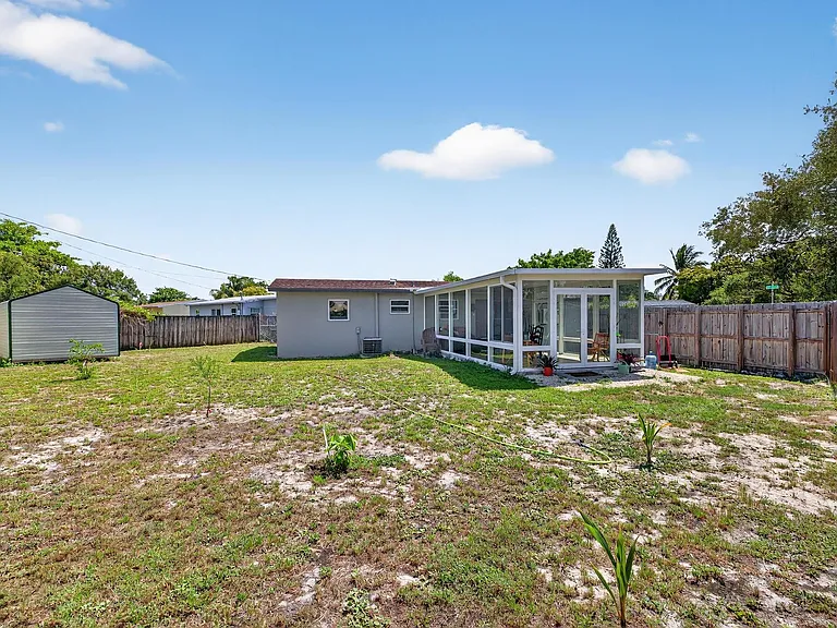 300 SW 25th Ave — Photo 39