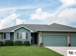 19118 Lake St, Elkhorn, NE 68022
