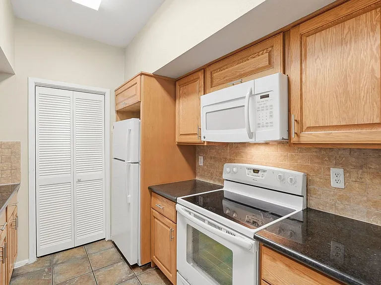 2025 Augusta Dr #605 — Photo 13