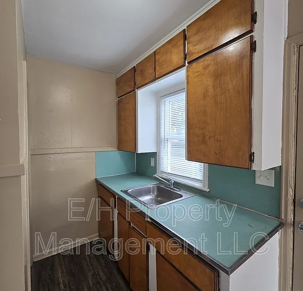 1952 S Hiram Ave — Photo 7