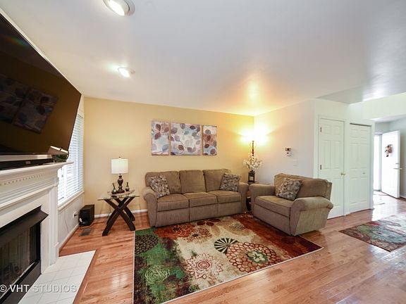 3rd image of 2033 Orchard Ln