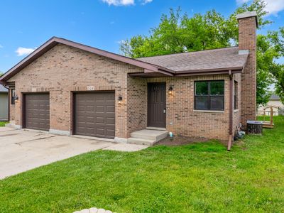 916 Pleasant St, Woodstock, IL, 60098