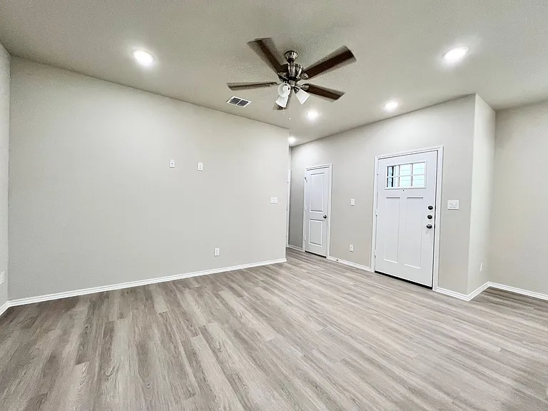 3501 NW Renfro St #204 — Photo 10
