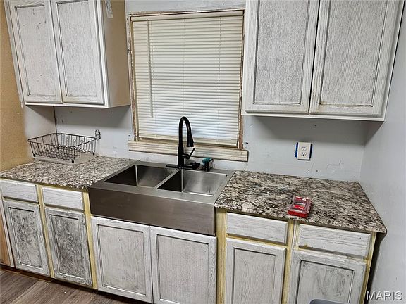 5th image of 803 N Walnut St