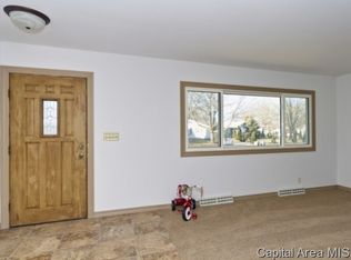 6 Providence Ln, Springfield, IL 62711