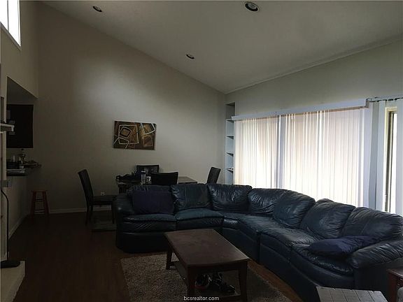 3rd image of 1005 Arboles Cir