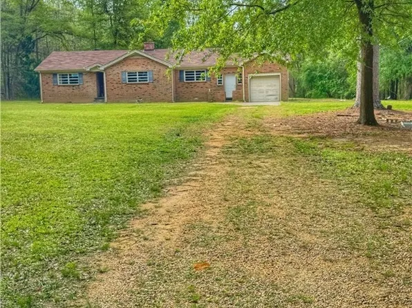 9596 State Highway 60, Moundville, AL 35474