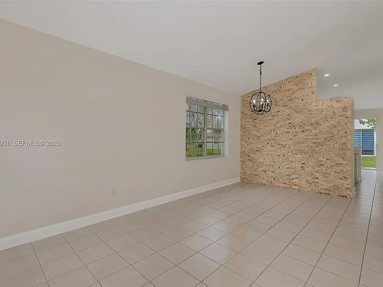 18823 SW 28th St — Photo 7