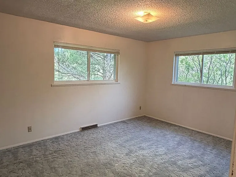 2636 Hickory Dr — Photo 16