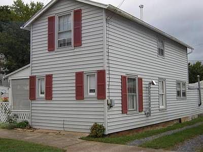 1st image of 330 E 20th St