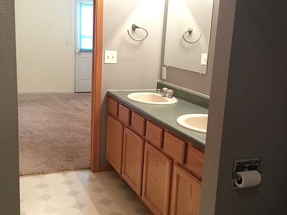 3rd image of 903 E 12th St Unit B