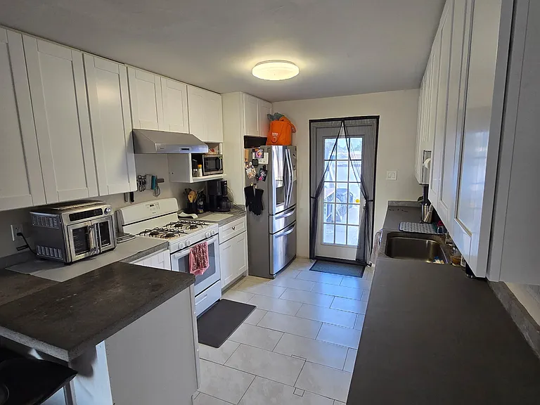4350 Clairemont Dr — Photo 4