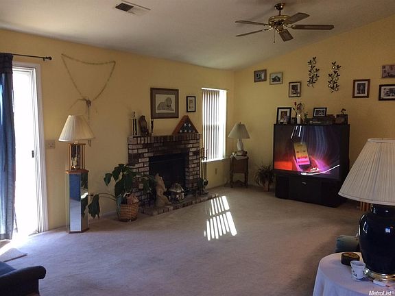 3rd image of 403 Shalako Dr