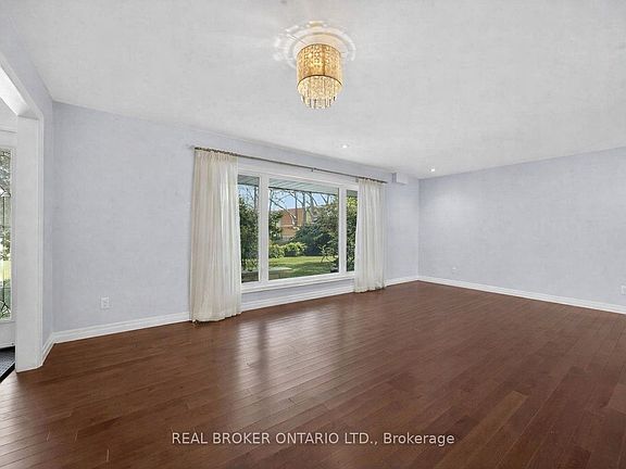 3rd image of 6 Farr Ave