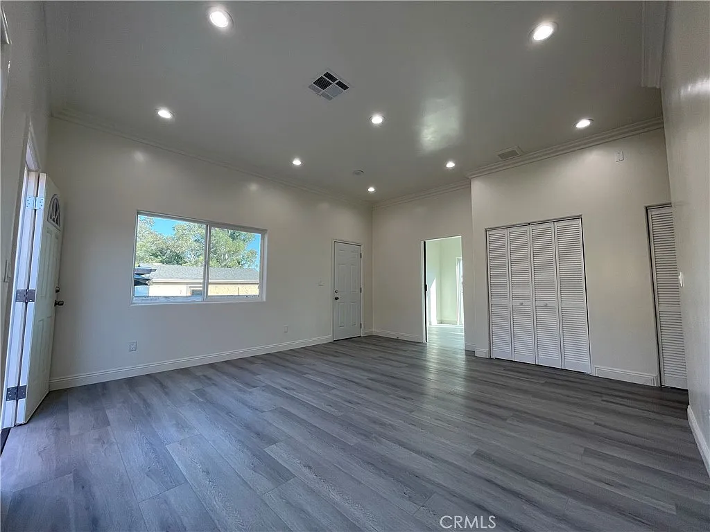 3 bed, 1200 sqft, $3,000 — Photo 1