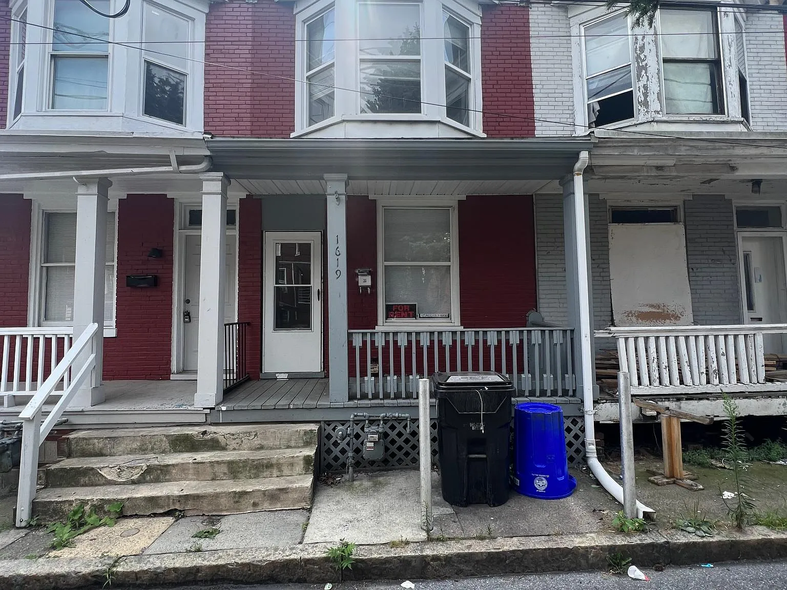 3 bed, 1054 sqft, $1,550 — Photo 1