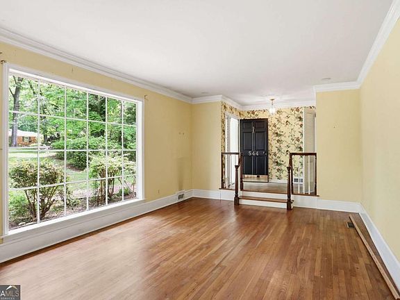 4th image of 544 Bouldercrest Dr SW