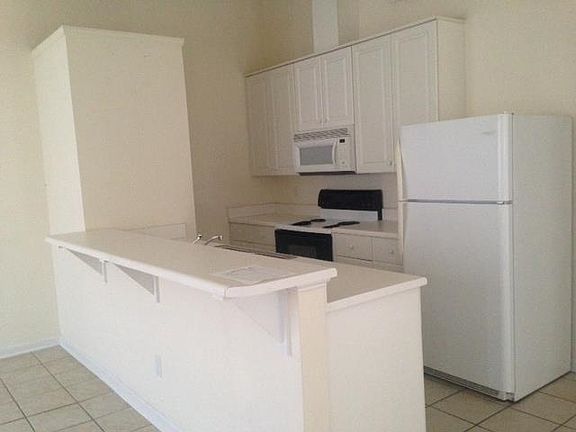 3rd image of 1861 Hopkins Dr