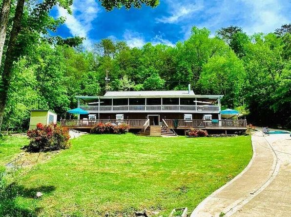 694 Lake Ln, New Tazewell, TN 37825