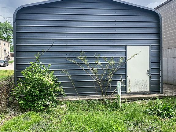 3rd image of 440 Walnut St Lot 8-9