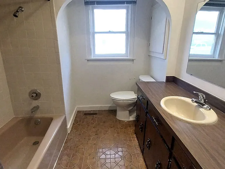1318 N Richardson Ave — Photo 5