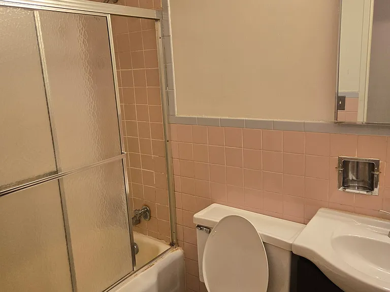 112 Washington Pl #6 — Photo 4