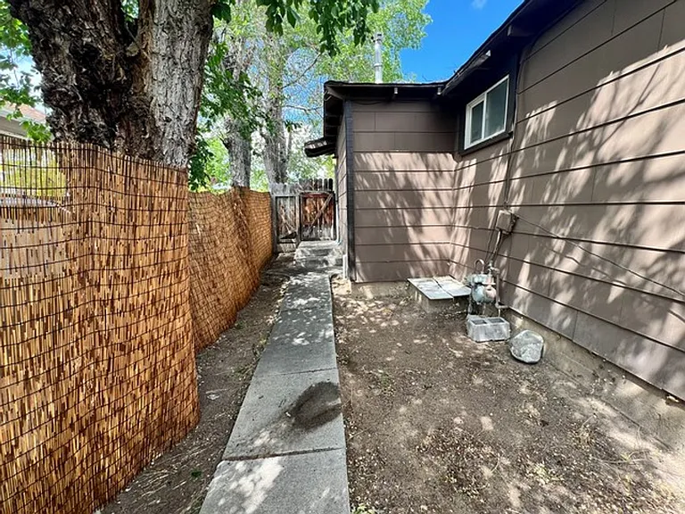 344 Thoma St — Photo 10