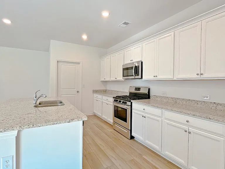 366 Golden Eagle Pkwy — Photo 6