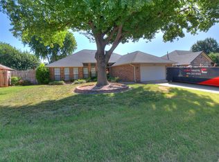9945 Sudbury Rd, Yukon, OK 73099